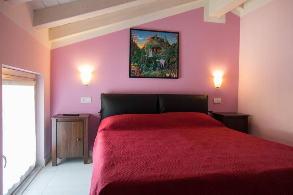 Apartment Viole, Cozy Attic Set In The Old Town Next To The Lake Arona Exteriör bild