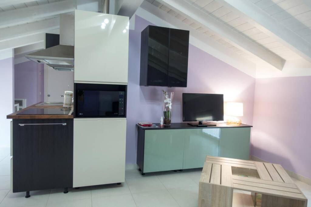 Apartment Viole, Cozy Attic Set In The Old Town Next To The Lake Arona Exteriör bild