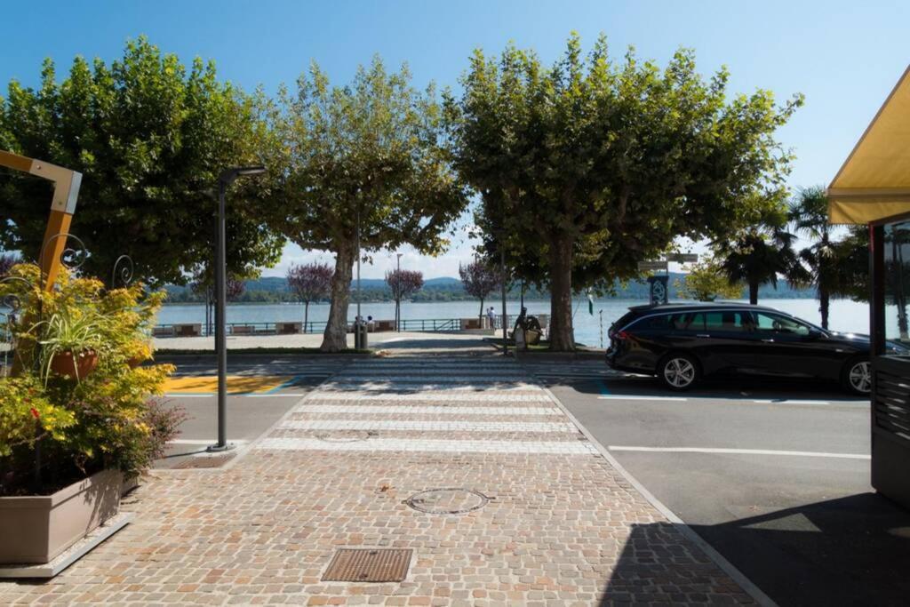 Apartment Viole, Cozy Attic Set In The Old Town Next To The Lake Arona Exteriör bild